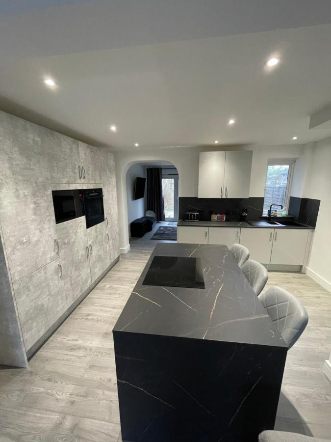 Va Home Stay - Close To Luton Airport, M1 & A505 Eksteriør billede