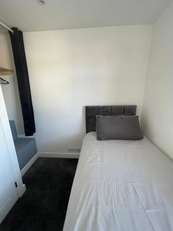Va Home Stay - Close To Luton Airport, M1 & A505 Eksteriør billede